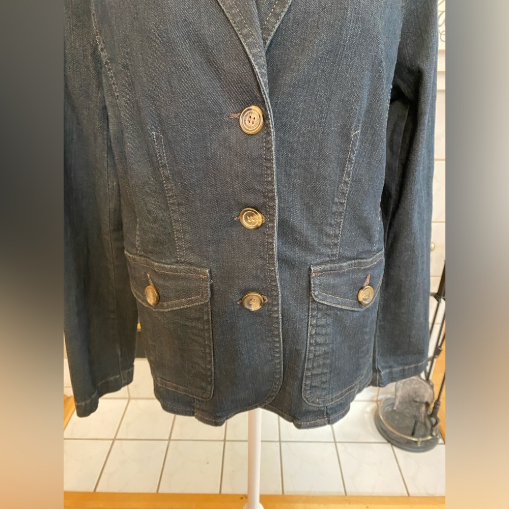 Liz Claiborne Women’s Denim Blazer, Fitted, Dark Blue, Brown Buttons, Size Med - Picture 2 of 10